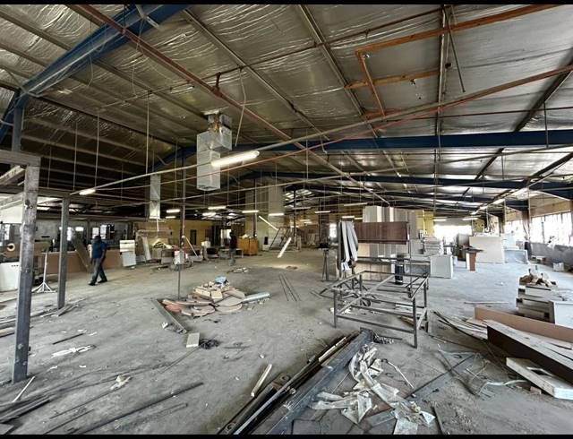 2,800M² WAREHOUSE TO LET IN KEW